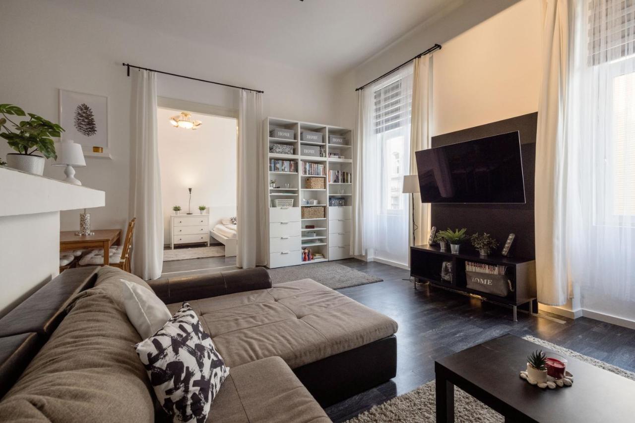 Spacious Apartment Almassy Budapest Exterior photo